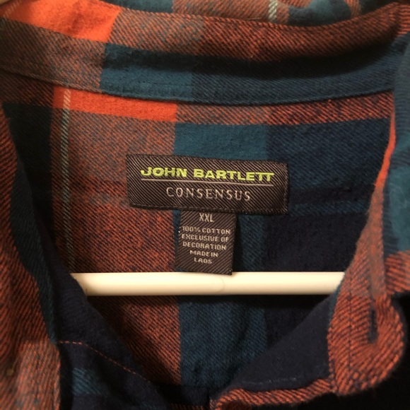 ❌SOLD❌ Men’s Plaid Button Up - Picture 3 of 3